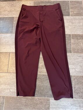 Athleta women’s Brooklyn style Burgundy travel Pants, size 12, ankle pants